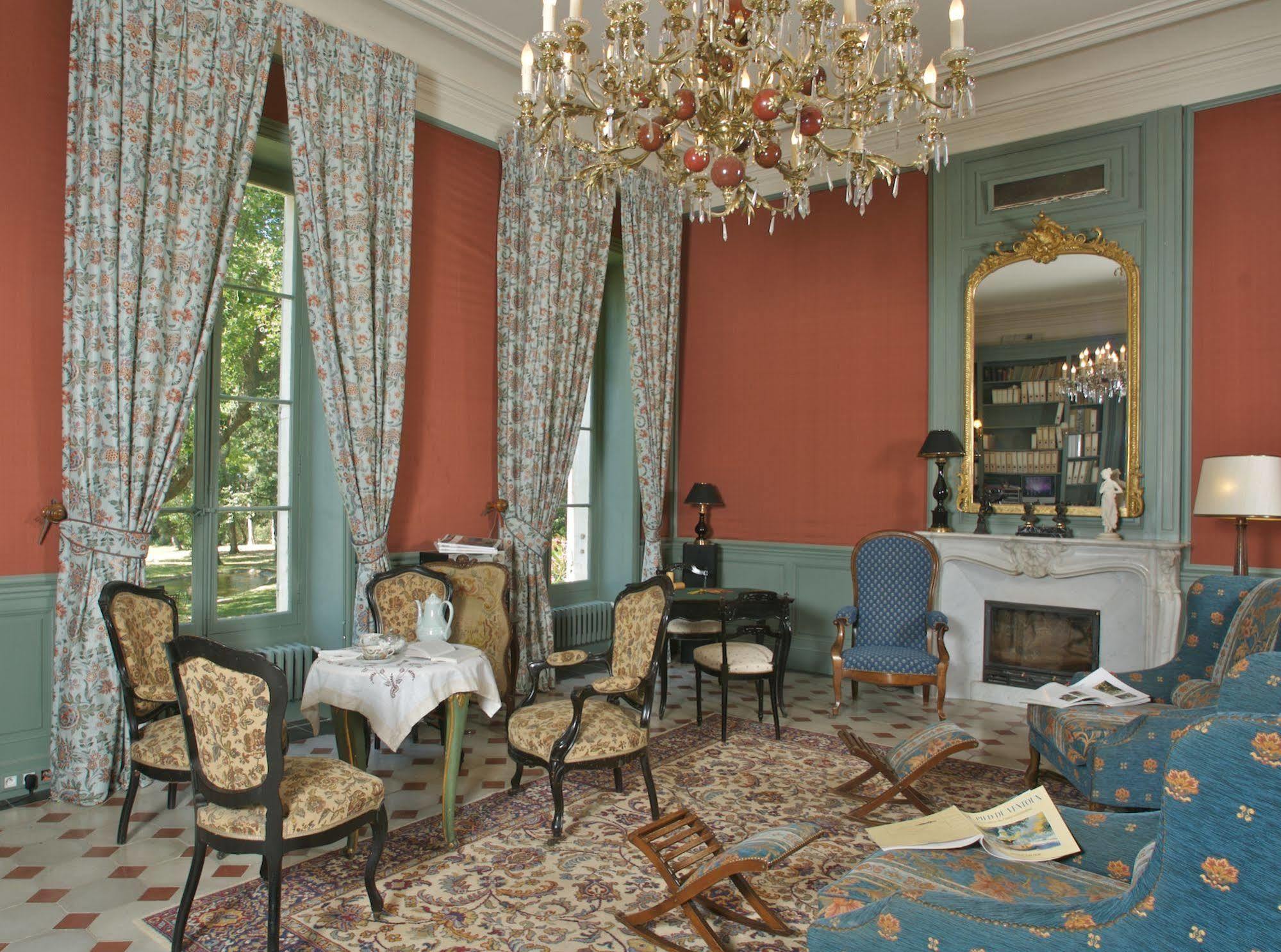 Готель Chateau Juvenal Saint-Hippolyte-le-Graveyron Екстер'єр фото